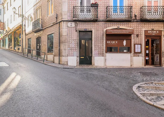Vintage-chic In The Center, Chiado * Lissabon
