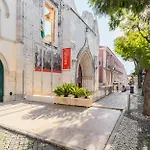 Vintage-chic In The Center, Chiado * Lisboa