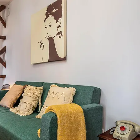 Vintage-chic In The Center, Chiado * 리스본