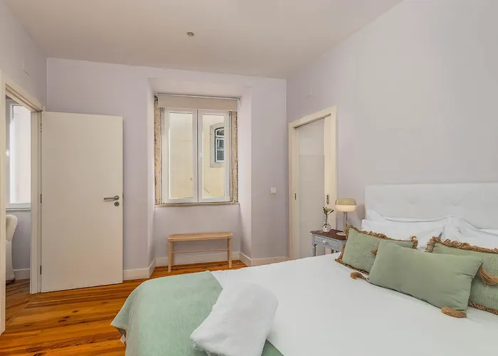 Vintage-chic In The Center, Chiado *