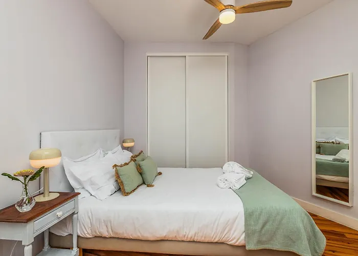 Vintage-chic In The Center, Chiado * Lisboa