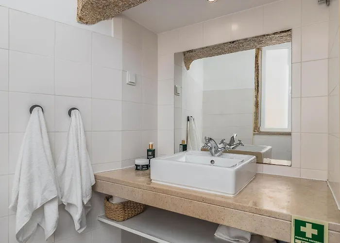 Vintage-chic In The Center, Chiado * Lisboa