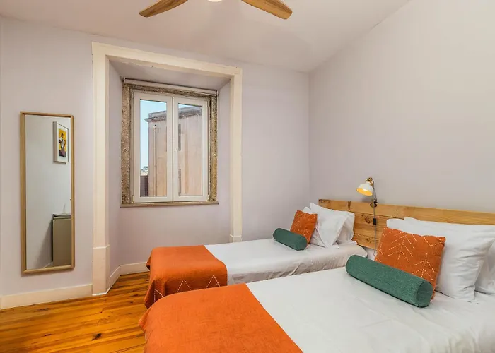 Vintage-chic In The Center, Chiado