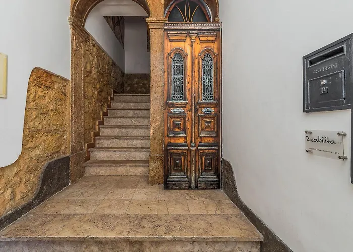 Vintage-chic In The Center, Chiado * Lissabon
