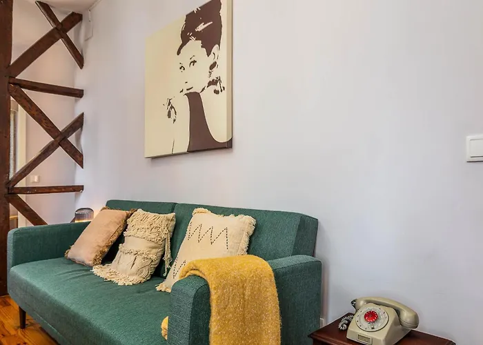 Vintage-chic In The Center, Chiado * ליסבון